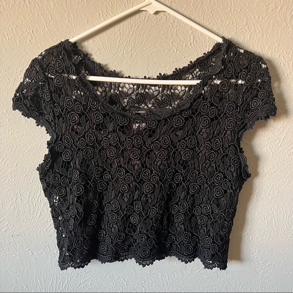 Black Lace Rose Detail Crop Top - Picture 6 of 6